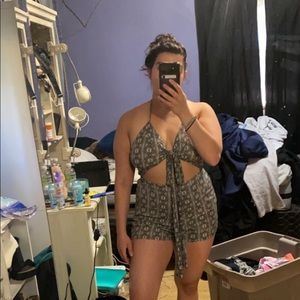 Tie in front pattern romper medium
